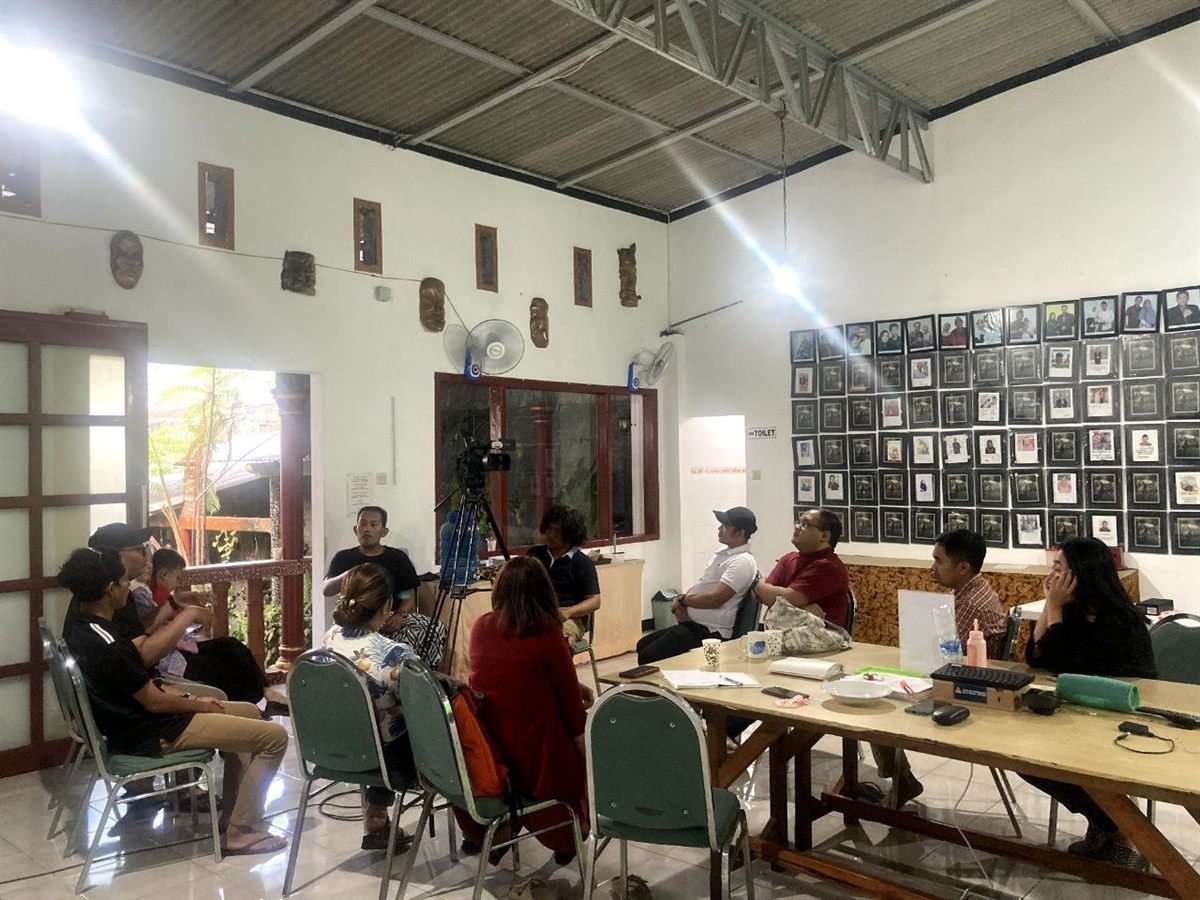 Diskusi komunitas Prommunity setelah event