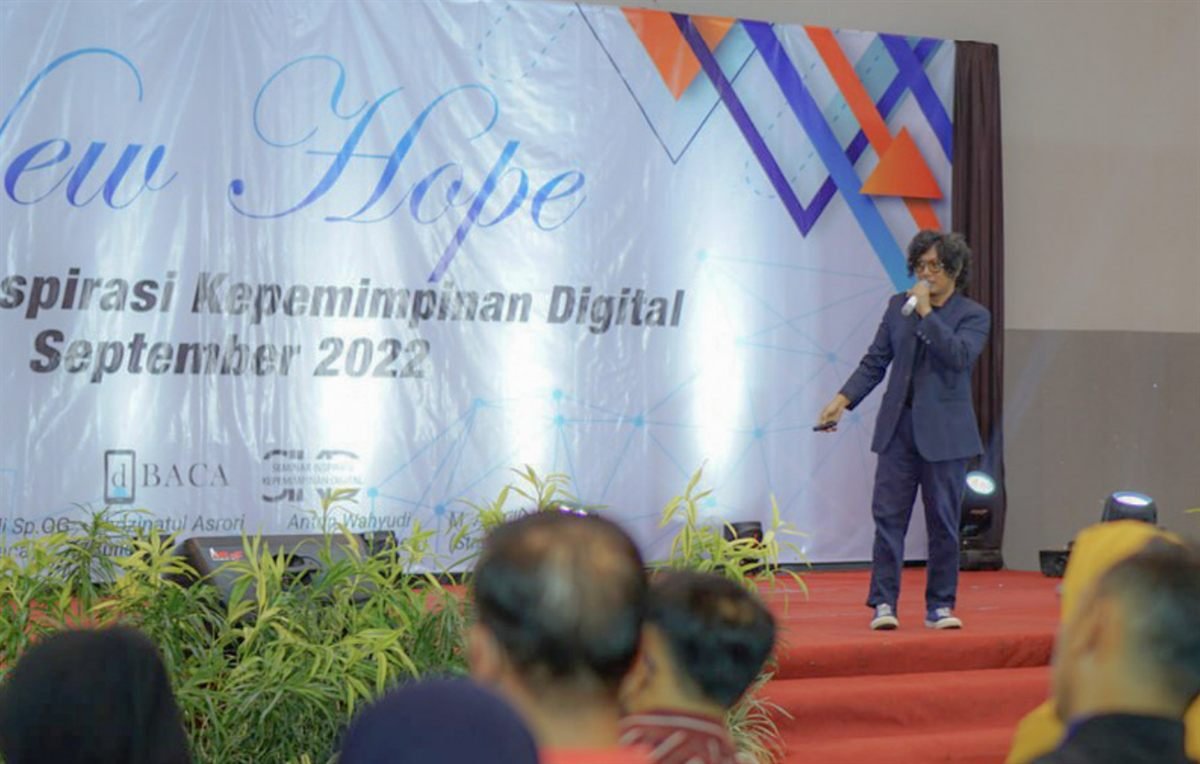 Speaker memandu sesi pembelajaran