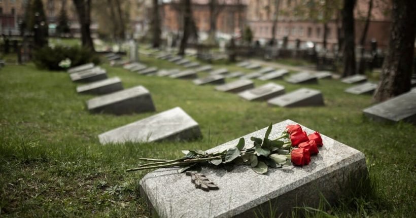 view-gravestone-with-flowers_23-2149431240
